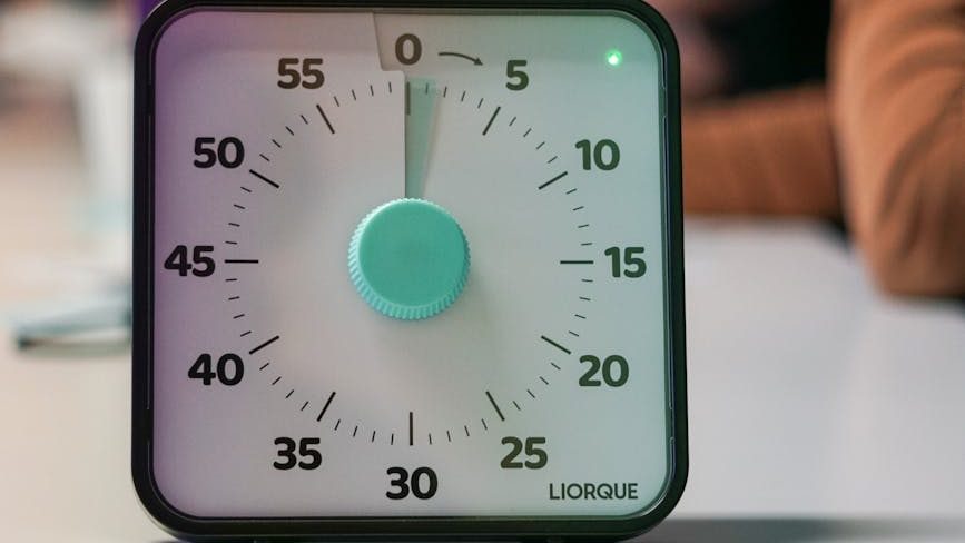 focus on time in office meeting setting for time tracking for employee schedules